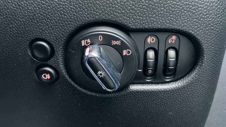 MINI Hatchback 1.5 Cooper Classic 3dr Petrol Hatchback